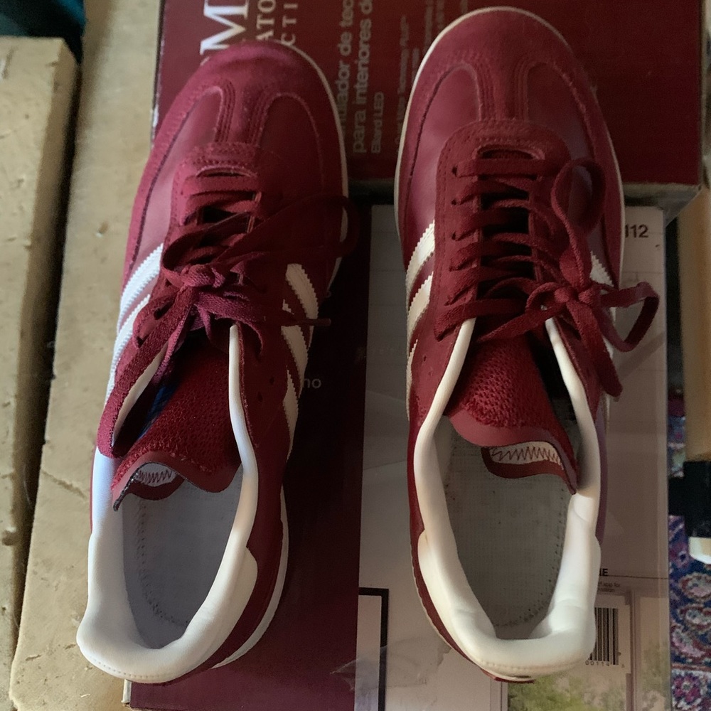 Adidas leather tennis shoes